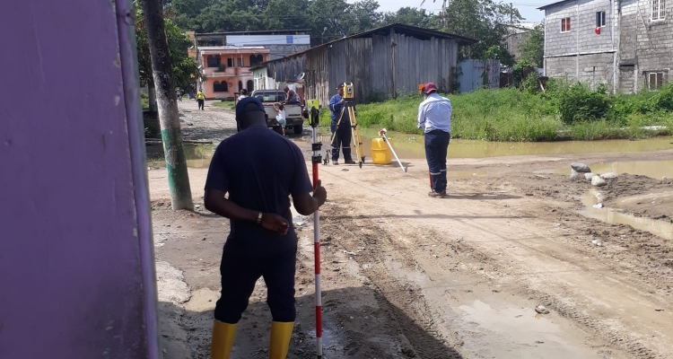 EL GAD PARROQUIAL Y MUNICIPAL Y PROVINCIAL, INTERVIENEN LA CALLE 10 DE AGOSTO.